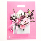 Розовый пакет с цветочным принтом и вырубной ручкой (40х31 см) - Сима-Ленд - купить с доставкой в Пензе