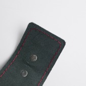 Черные кожаные наручники с красной строчкой - Crazy Handmade - купить с доставкой в Пензе