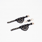 Черные кожаные наручники с клепками, кольцами и золотистой фурнитурой - Crazy Handmade - купить с доставкой в Пензе