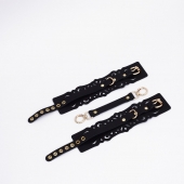 Черный кожаные оковы с узорами и золотистой фурнитурой - Crazy Handmade - купить с доставкой в Пензе