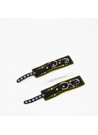 Черно-желтые кожаные наручники с жёлтой строчкой - Crazy Handmade - купить с доставкой в Пензе