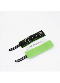 Черно-зеленые кожаные наручники с зеленой строчкой - Crazy Handmade - купить с доставкой в Пензе