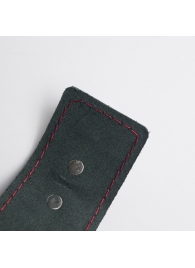 Черные кожаные наручники с красной строчкой - Crazy Handmade - купить с доставкой в Пензе