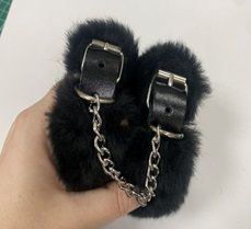 Черные наручники на цепи с меховой опушкой - Лунный свет - купить с доставкой в Пензе